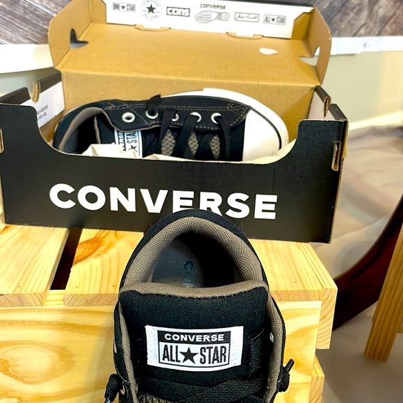 Brand new Chuck Taylor CONVERSE - Picture 3 of 3